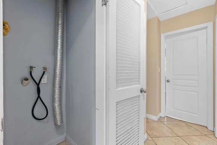 Washer & Dryer Hookups