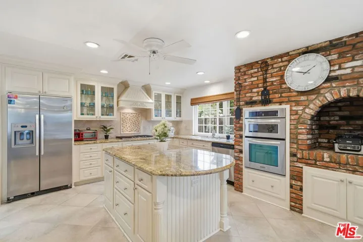 8972 Sailport Drive, Huntington Beach, California 92646