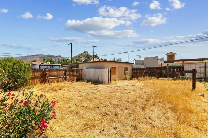 1256 N 1st Street, El Cajon, California 92021