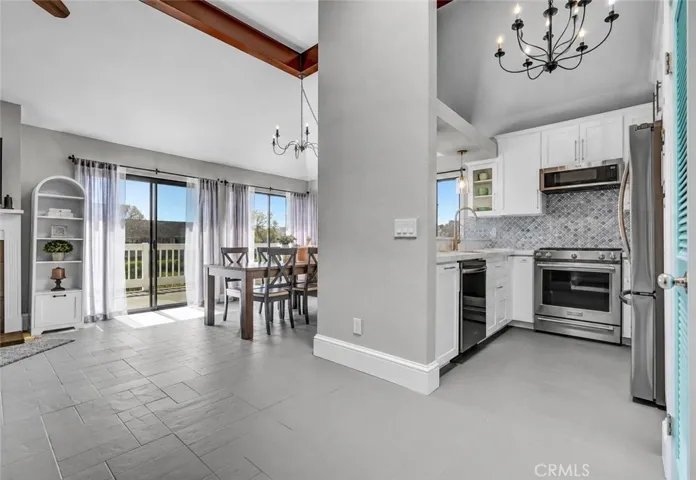 Open concept floorplan, breakfast bar area opens to dining room
