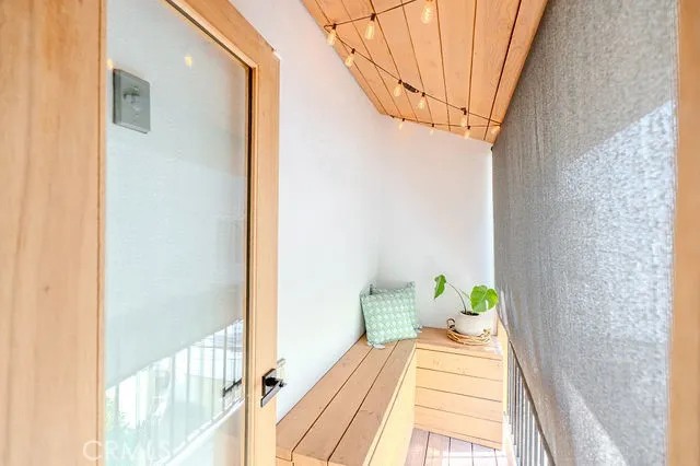 BALCONY 2