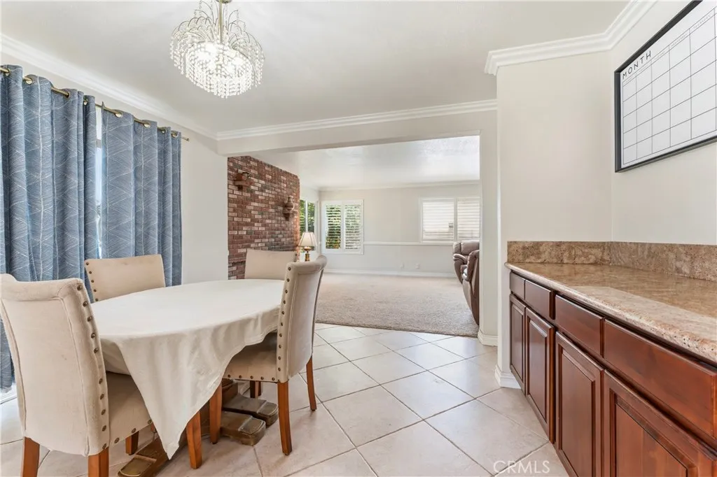 Kitchen Nook to Family Room
