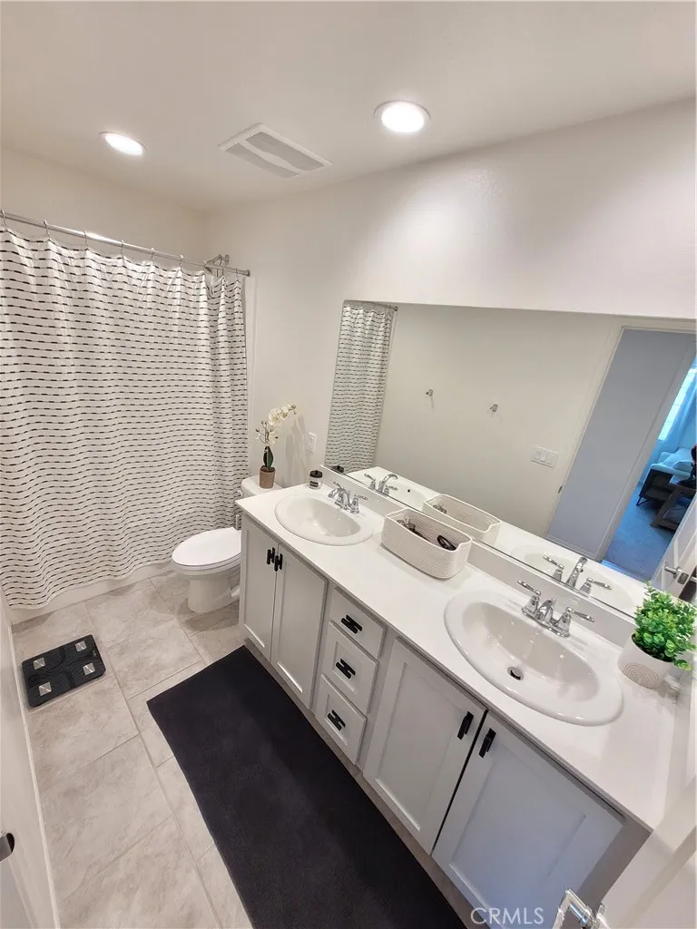 bathroom 3 upstairs