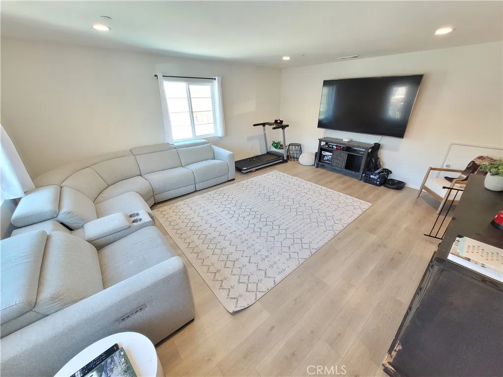 Second floor large loft/family room