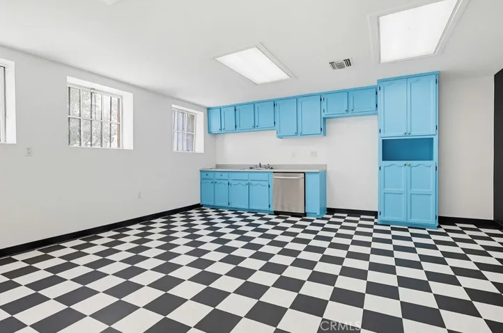 129 W 5th Street, Long Beach, California 90802