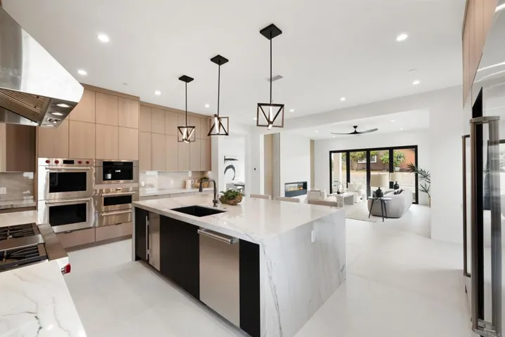 3794 Highland Drive, Carlsbad, California 92008