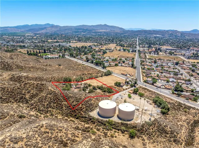 955 Park, San Jacinto, California 92583
