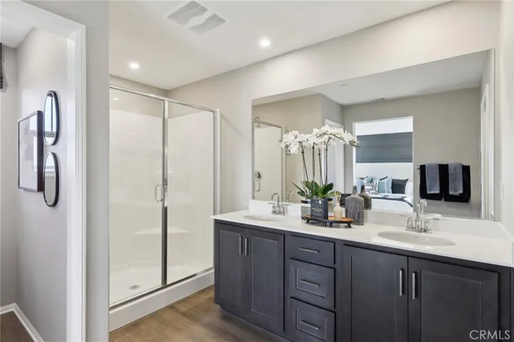 MODEL HOME