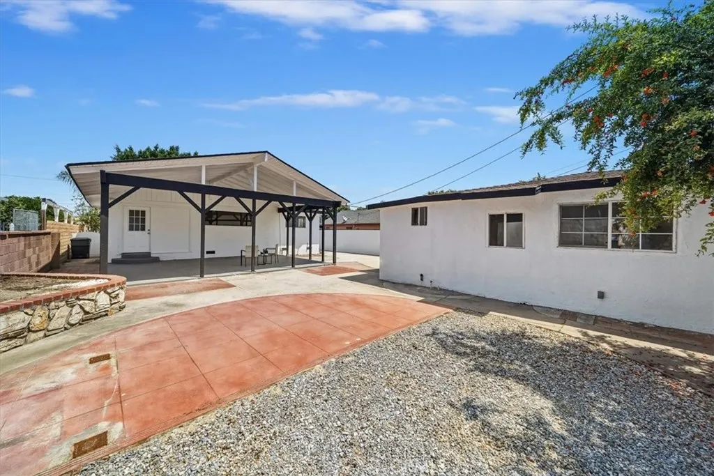 Perfect area to entertain your guest and a great patio to relax and make your special space