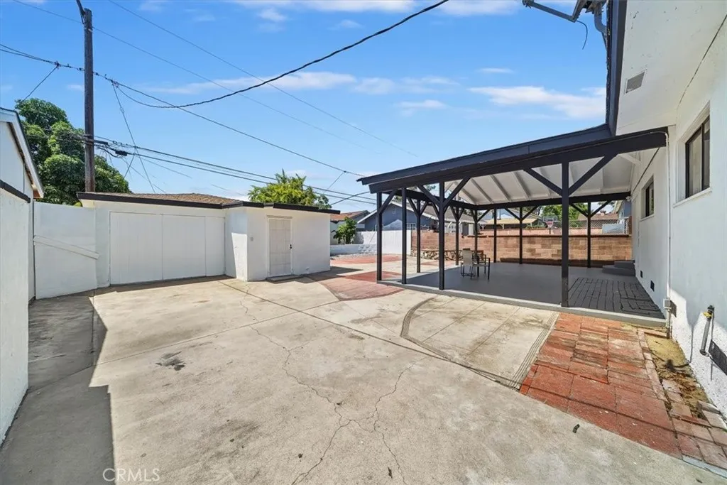Huge low maintenance backyard