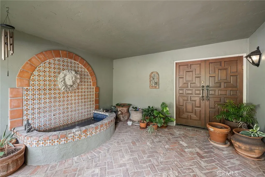 Impressive Lion-Head fountain adorned with Alhambra Tiles!