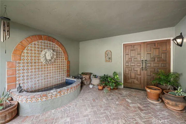 Impressive Lion-Head fountain adorned with Alhambra Tiles!