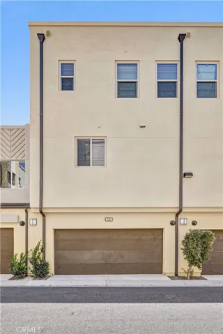 212 Paramount, Irvine, California 92618