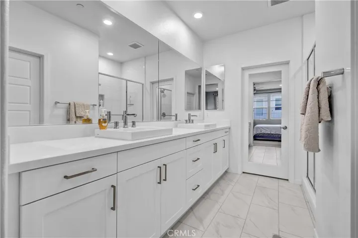 212 Paramount, Irvine, California 92618