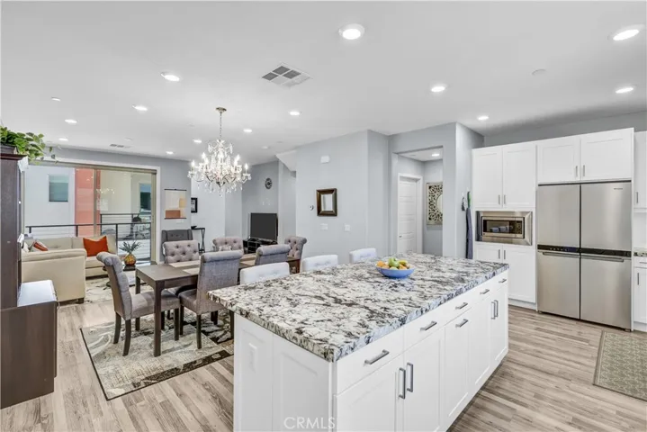 212 Paramount, Irvine, California 92618
