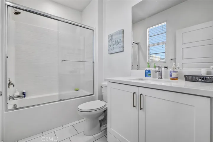 212 Paramount, Irvine, California 92618