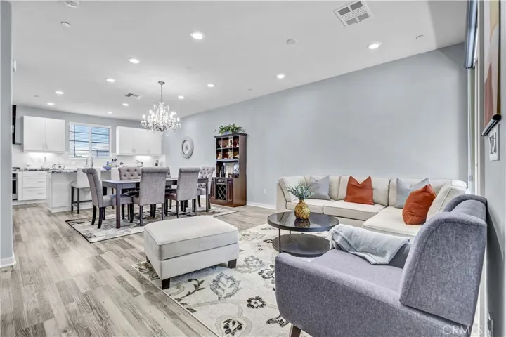 212 Paramount, Irvine, California 92618