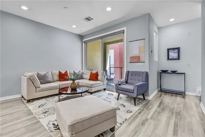 212 Paramount, Irvine, California 92618
