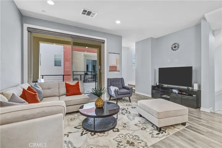212 Paramount, Irvine, California 92618