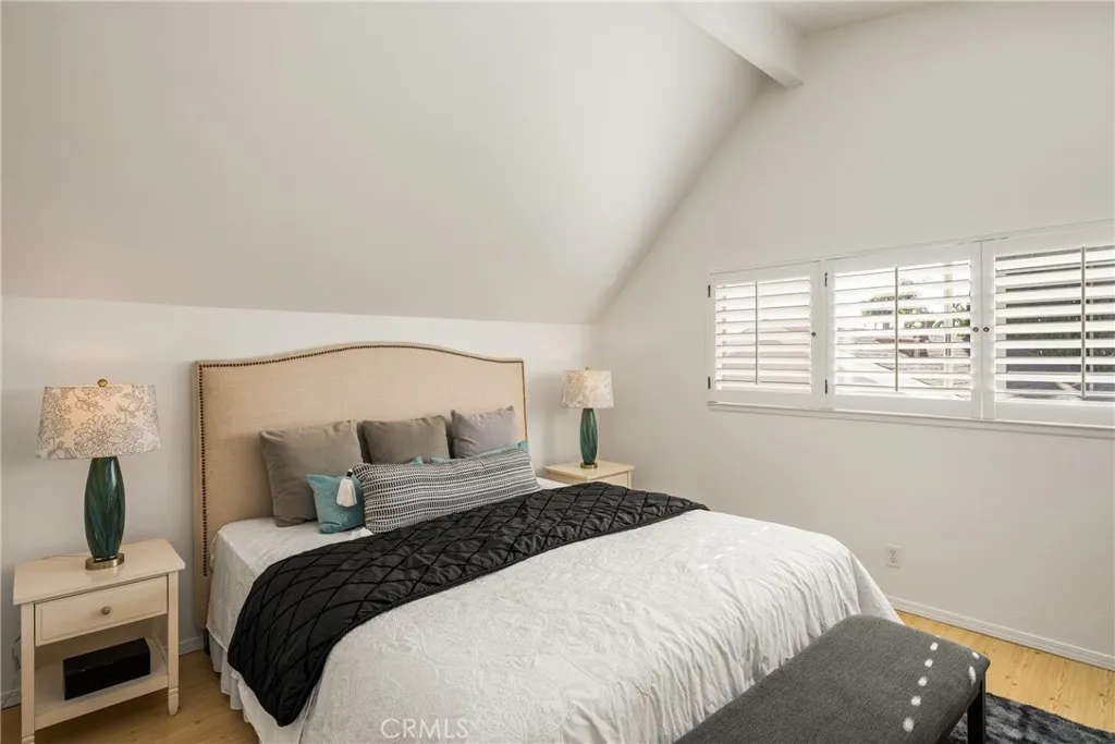 Oversized Master easily accomodates a King Size bed.