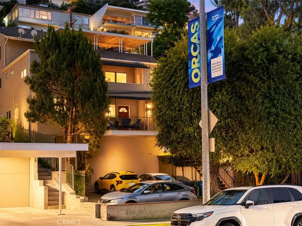 TWO 2 BEDROOM UNITS ON SILVER LAKE BLVD