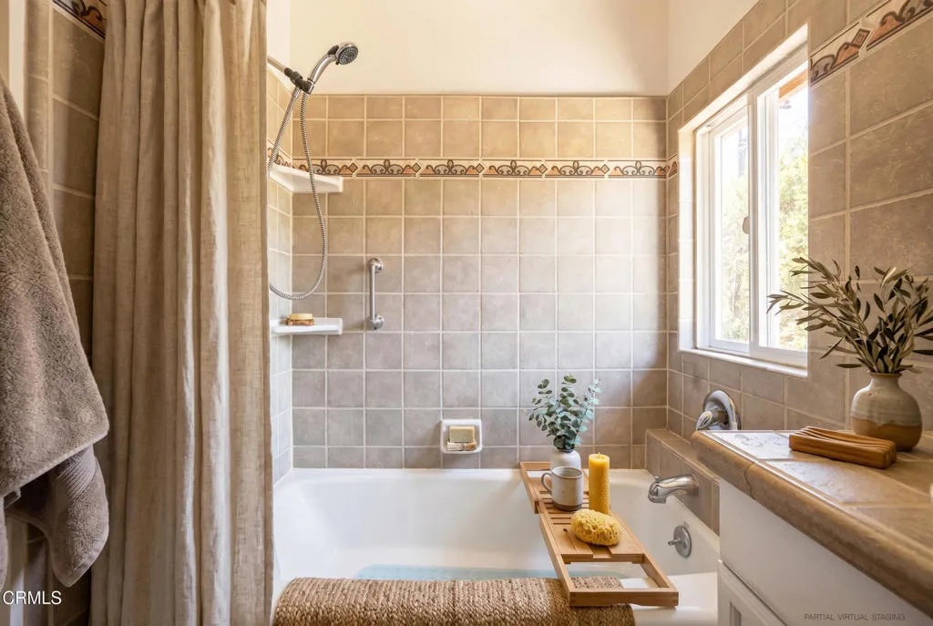 32-web-or-mls-upmarketmedia_883mor-103_r