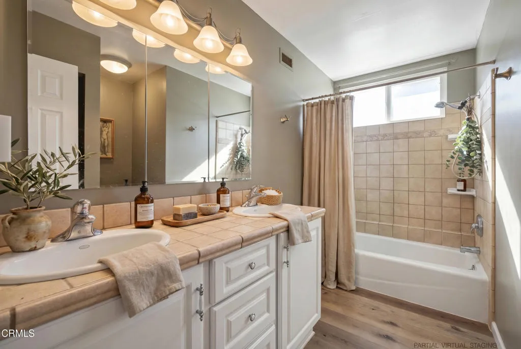 37-web-or-mls-upmarketmedia_883mor-118_r