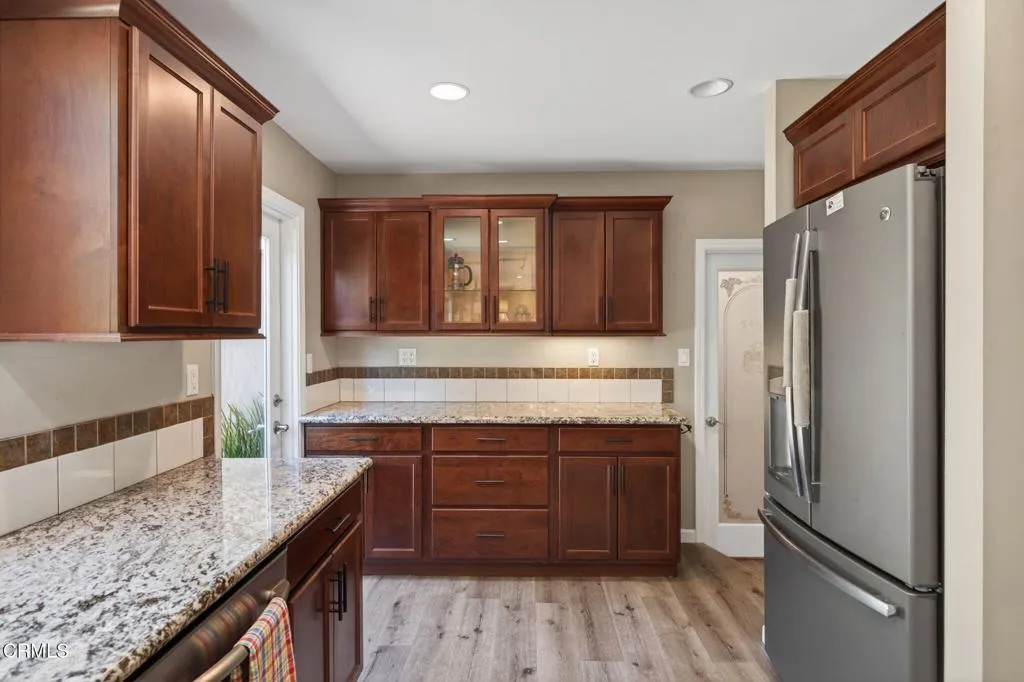 17-web-or-mls-Upmarketmedia_883Mor-050