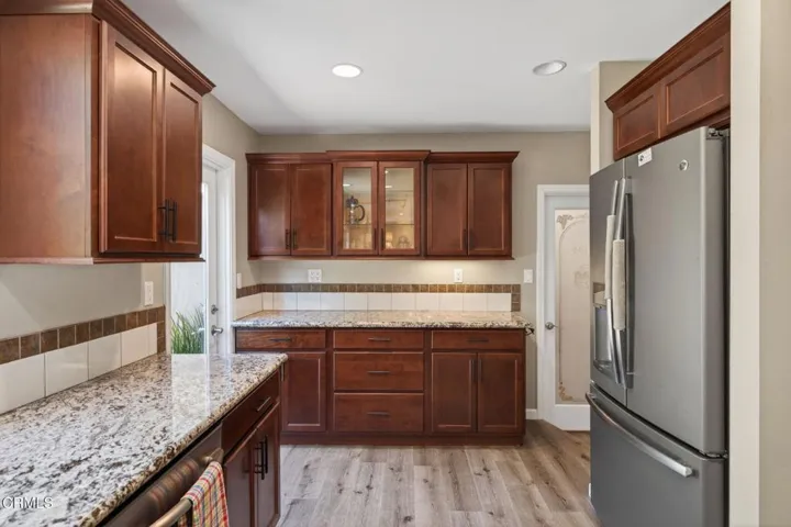 17-web-or-mls-Upmarketmedia_883Mor-050