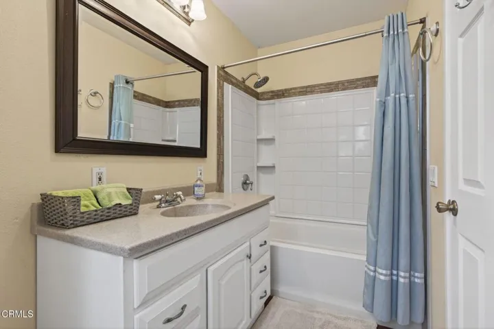 69-web-or-mls-Upmarketmedia_883Mor-217