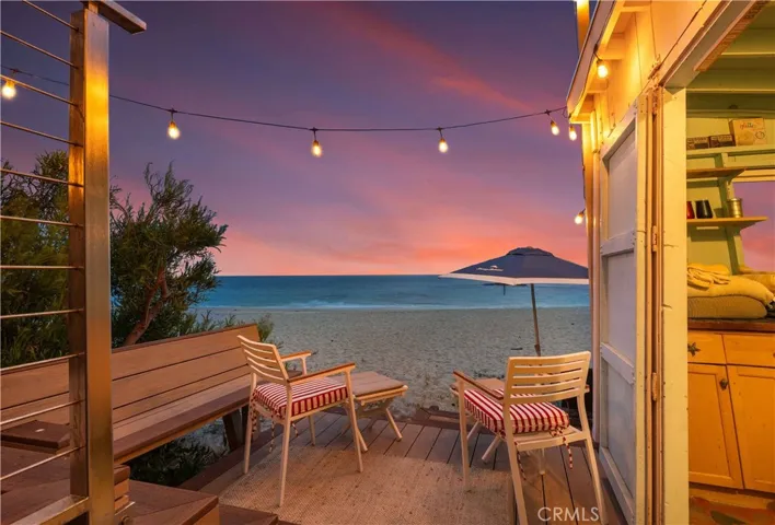 BEACH CABANA, CAPRI IN LAGUNA