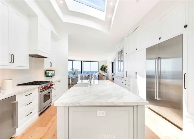 OPEN KITCHEN
