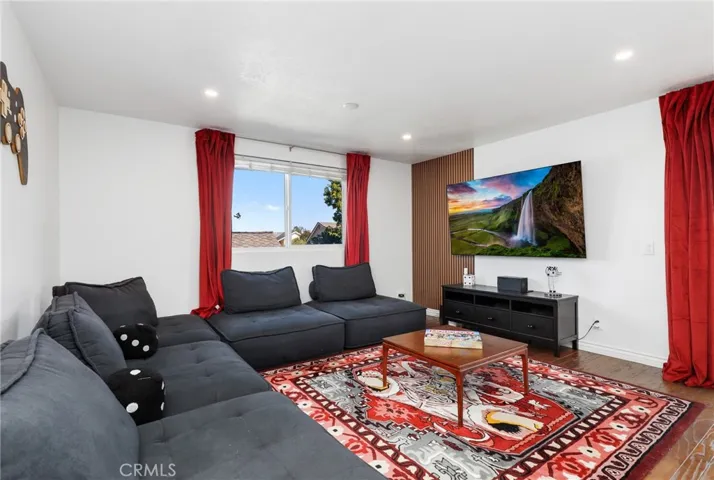 5109 Saratoga Avenue, Cypress, California 90630