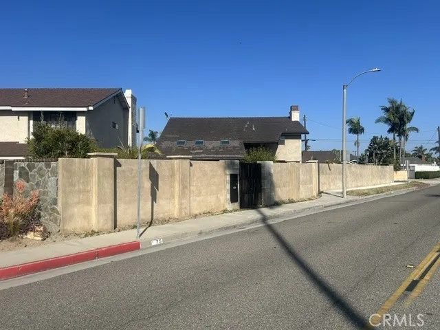 75 Adams Avenue, Huntington Beach, California 92648