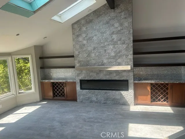 Living Room Fireplace and built ins.