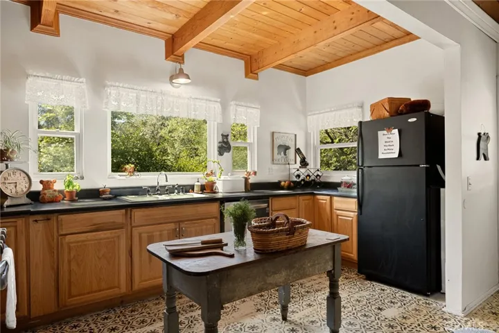 482 Zuger Court, Crestline, California 92325