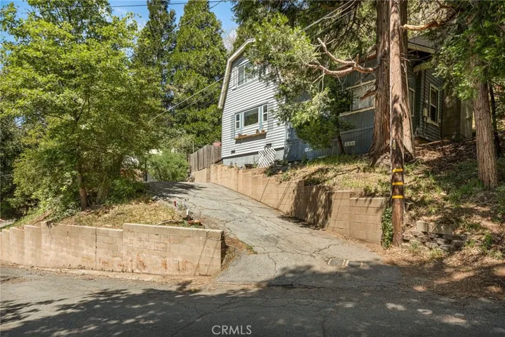 482 Zuger Court, Crestline, California 92325