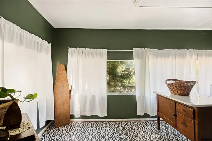 482 Zuger Court, Crestline, California 92325