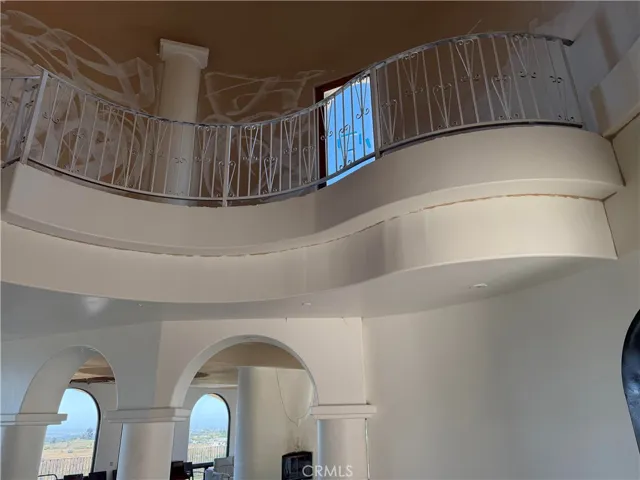 Balcony to Top Deck above Entrance