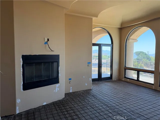 Rt. Side Master Bedroom w. Fireplace