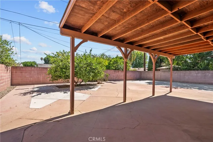 18644 Liggett Street, Northridge, California 91324