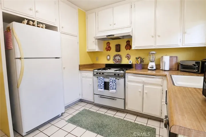Stove and Dishwasher have been replaced with new.