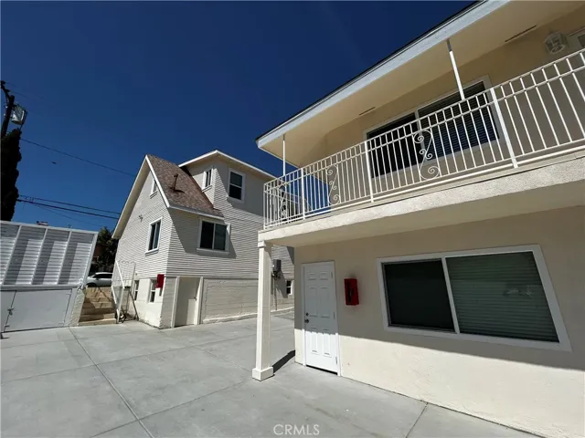 HOUSE AND UNITS BUILDING