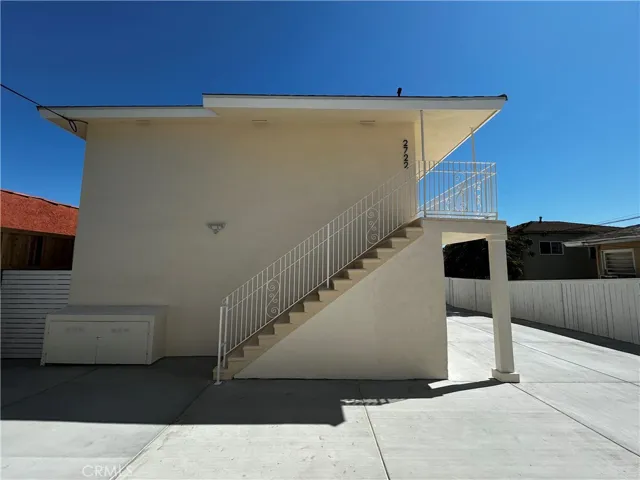 UNITS STAIRS