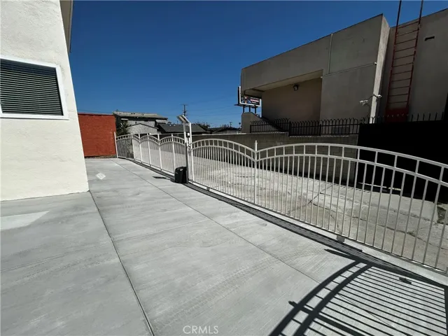 REAR AUTOMATIC GATE