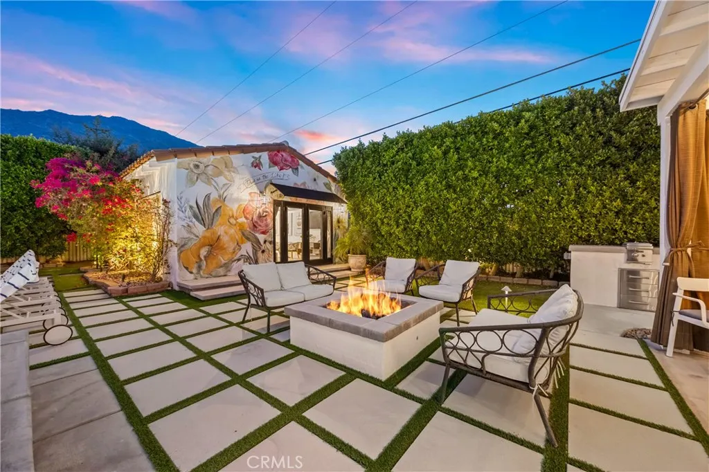 Simulate fire in fire pit