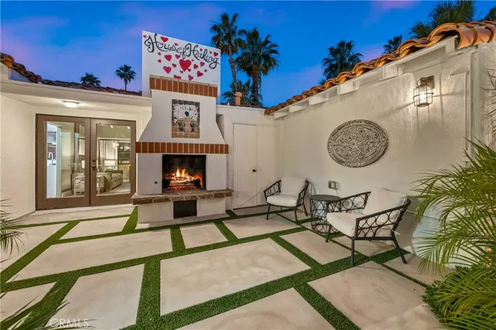 Simulate fire in​​‌​​​​‌​​‌‌​​‌​​​‌‌​​​‌​​‌‌​​‌‌​​‌‌​​​​ fireplace