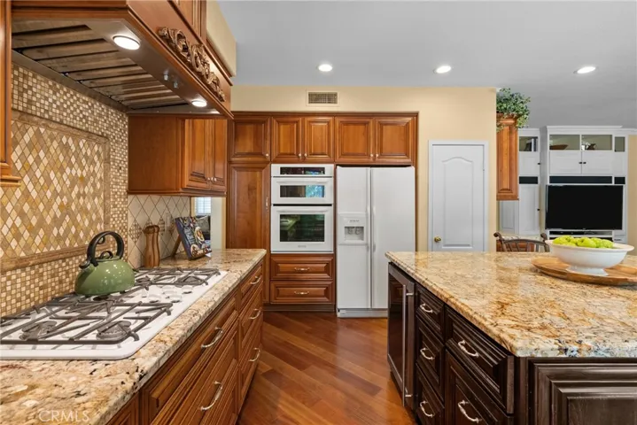 23258 Savory, Valencia, California 91354