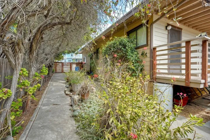 1974 Manchester Avenue, Cardiff By The Sea, California 92007