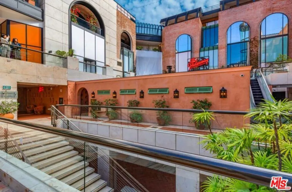 421 N Rodeo Dr